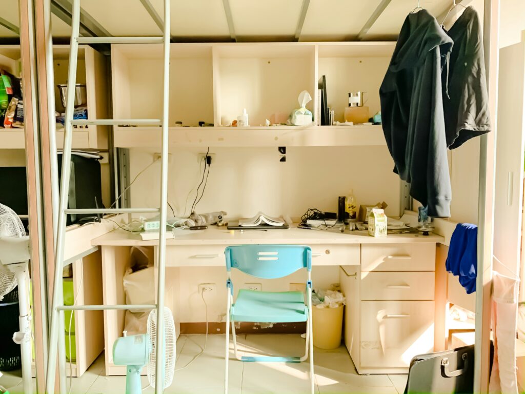 College dorm room decor ideas